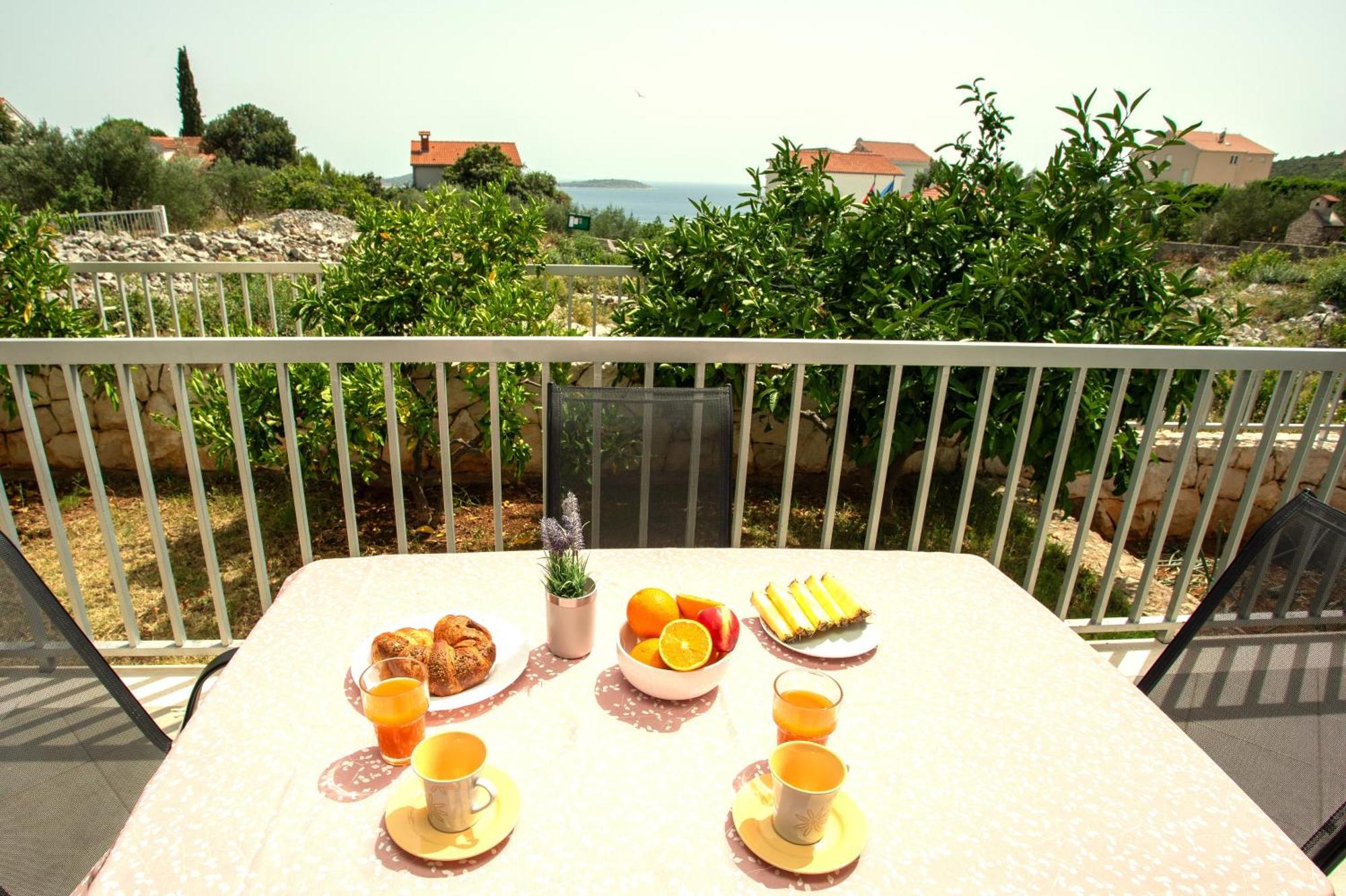 Holiday House Nena With Pool Vinisce Exterior photo