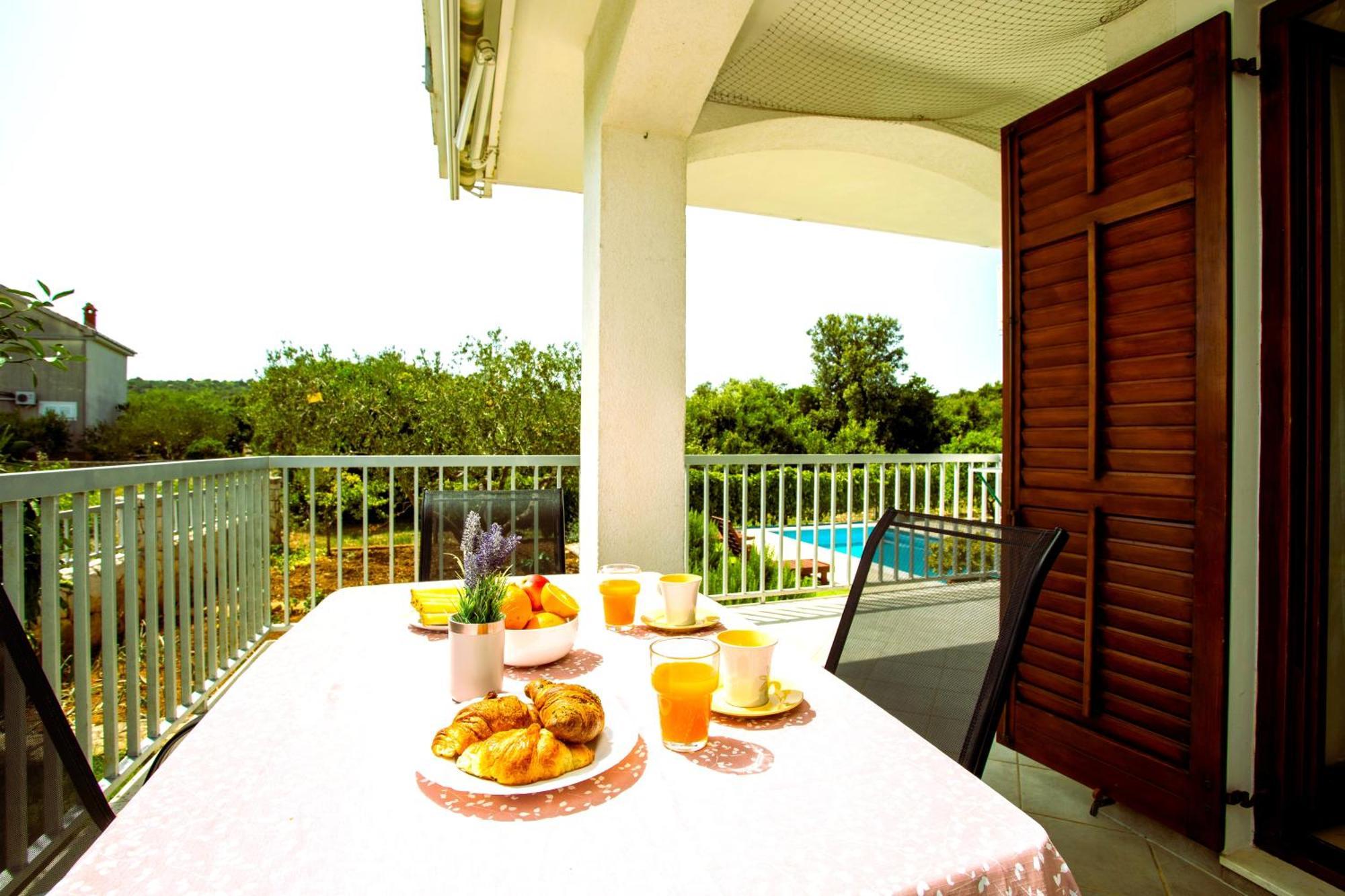 Holiday House Nena With Pool Vinisce Exterior photo