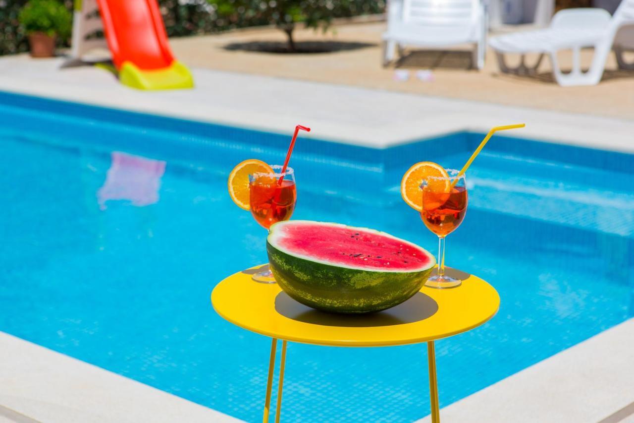 Holiday House Nena With Pool Vinisce Exterior photo
