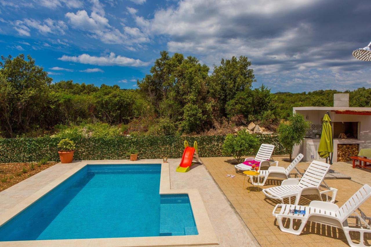 Holiday House Nena With Pool Vinisce Exterior photo