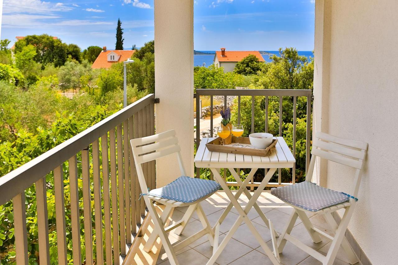 Holiday House Nena With Pool Vinisce Exterior photo